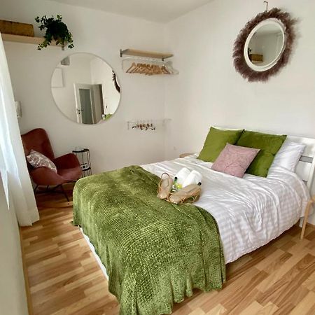 Stay In Aux, Feel At Home ! 2 Room Apartment Central Incl All You Need For 4 Person, 24H Check In, Pkw Parking Only Augusta Esterno foto