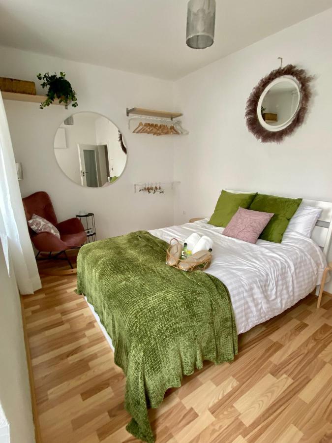 Stay In Aux, Feel At Home ! 2 Room Apartment Central Incl All You Need For 4 Person, 24H Check In, Pkw Parking Only Augusta Esterno foto